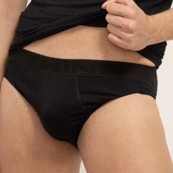 Σλιπ μαύρο με ανάγλυφο λάστιχο 133